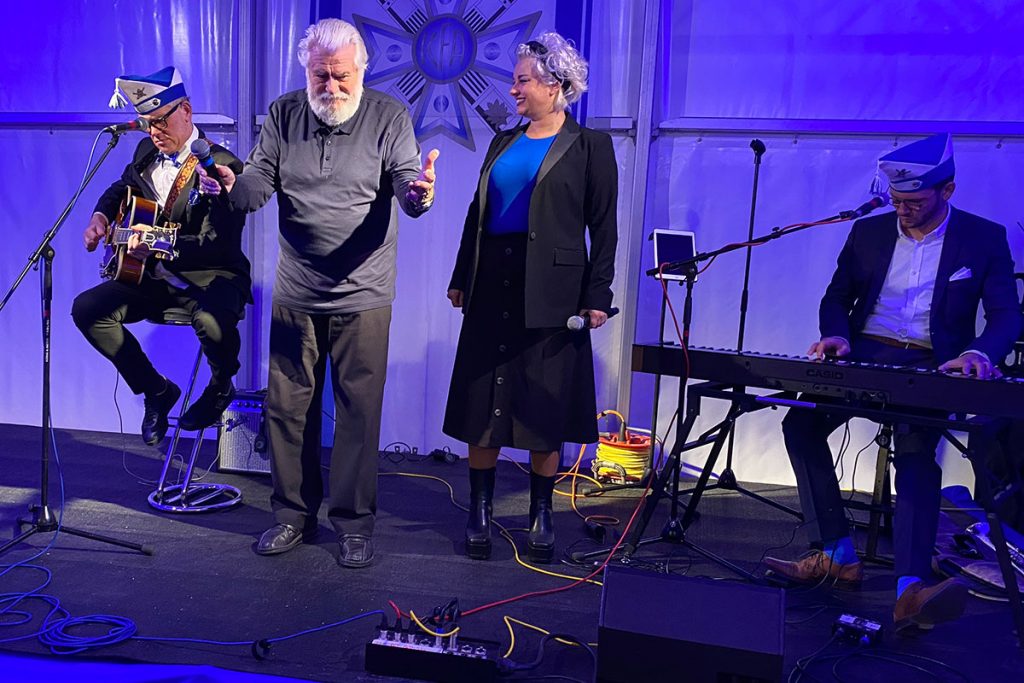 Zu einem besonderen Ereignis gehört ein besonderes musikalisches Programm: J.P. Weber, King Size Dick, Nici Kempermann und Michael Kuhl